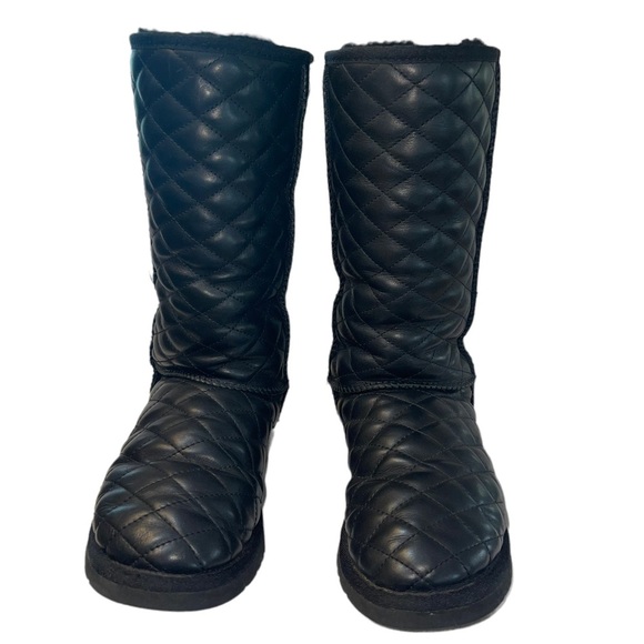 UGG Shoes - UGG Classic Tall Diamond Quilted Leather Boots. Size 6 GUC